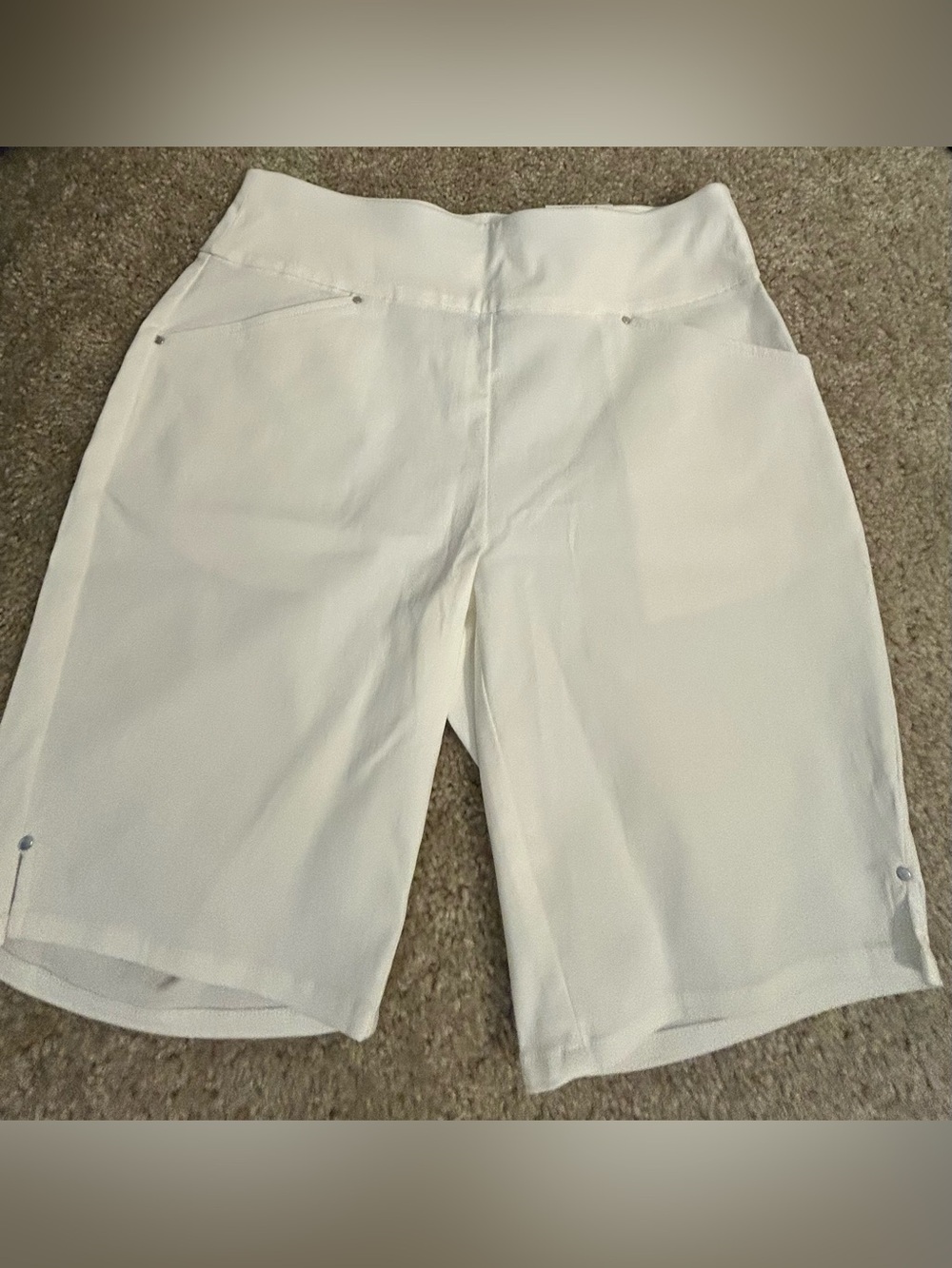 NWT INC International Concepts White Pull-On Bermuda Shorts Size 4